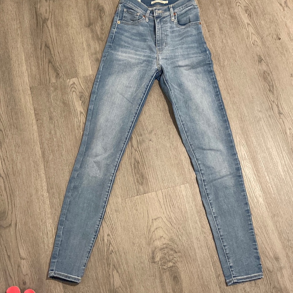 Levi jeans high waisted skinny jeans light wash